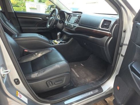 Used 2014 Toyota Highlander Limited FWD image 19