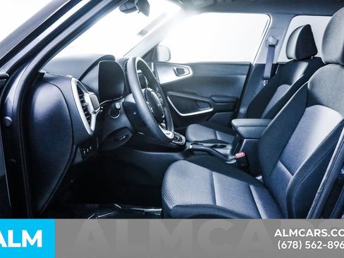 Used 2025 Kia Soul LX w/ LX Technology Package FWD image 10