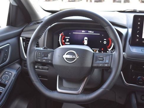 Used 2025 Nissan Rogue Platinum w/ Platinum Premium Package FWD image 35