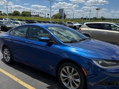 Used 2015 Chrysler 200 S w/ Comfort Group FWD image 2