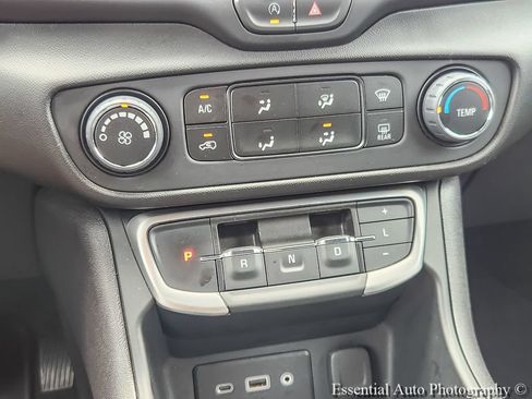 Used 2024 GMC Terrain SLE FWD image 14
