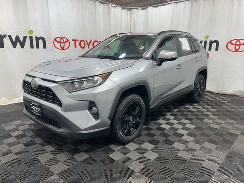Used 2019 Toyota RAV4 XLE AWD/4WD image 3