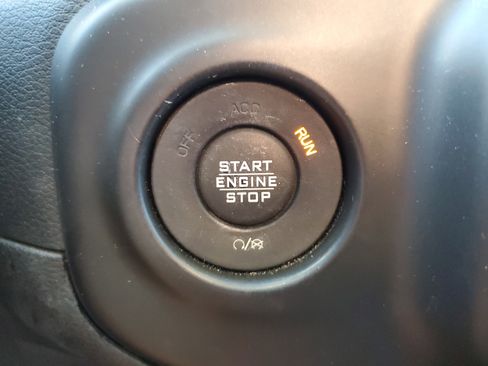 Used 2018 Jeep Wrangler Unlimited Sport S image 31