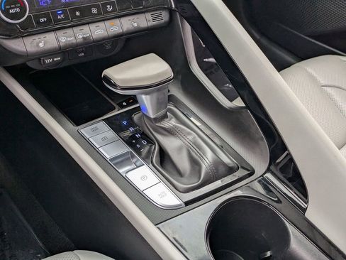 Used 2025 Hyundai Elantra Limited FWD image 18