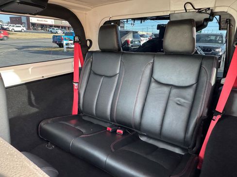 Used 2018 Jeep Wrangler Rubicon AWD/4WD image 15