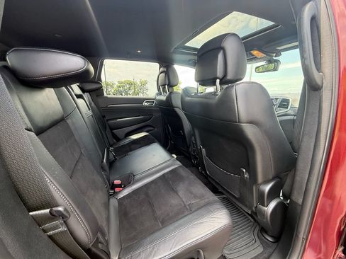 Used 2018 Jeep Grand Cherokee Altitude AWD/4WD image 10
