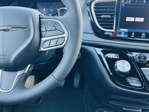 New 2026 Chrysler Pacifica Select w/ Quick Order Package 2EV image 20