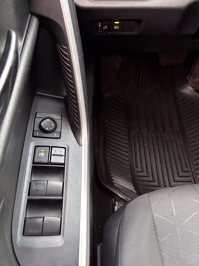 Used 2021 Toyota RAV4 XLE FWD image 30