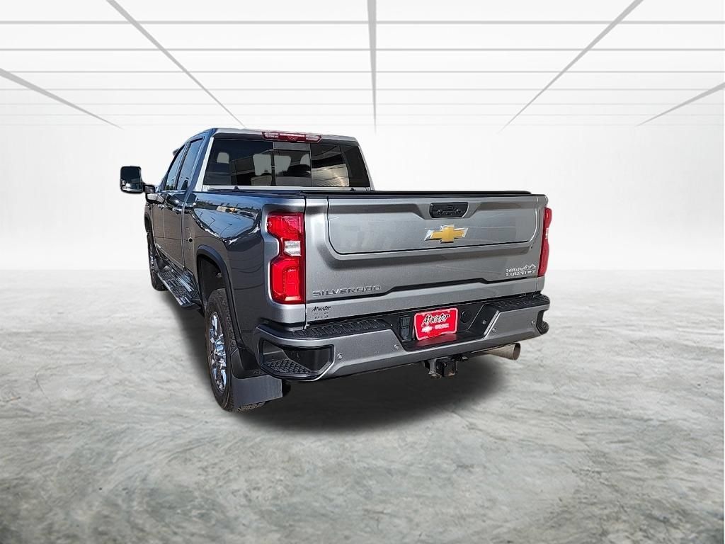 Used 2024 Chevrolet Silverado 3500 High Country w/ High Country Premium Package AWD/4WD image 3