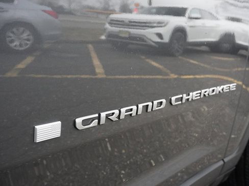 Used 2025 Jeep Grand Cherokee Limited image 24