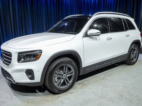 Used 2026 Mercedes-Benz GLB 250 4MATIC image 1