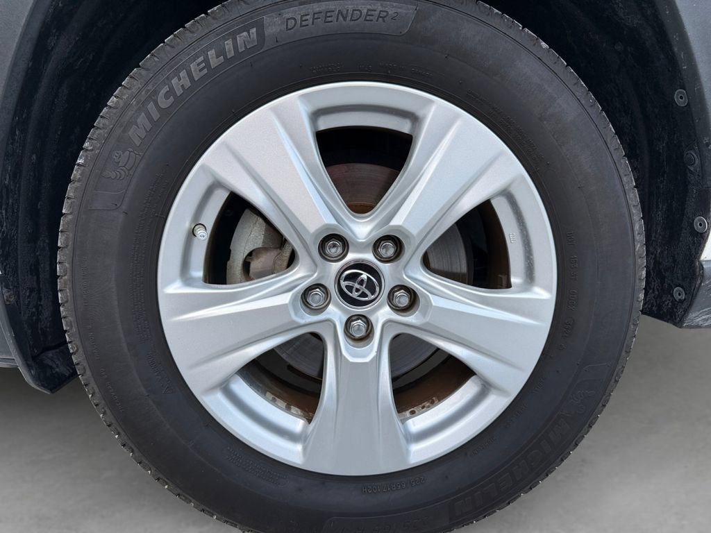 Used 2019 Toyota RAV4 XLE w/ Convenience Package AWD/4WD image 9