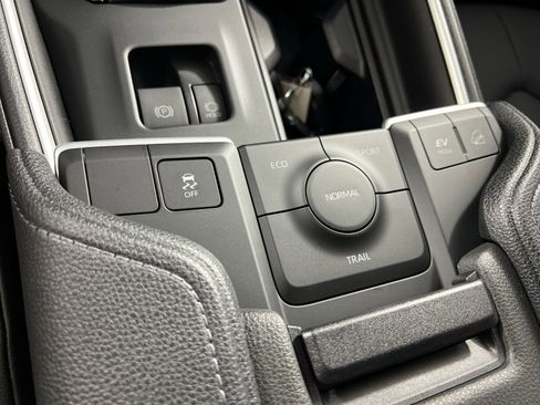 Used 2026 Toyota Grand Highlander XLE image 33