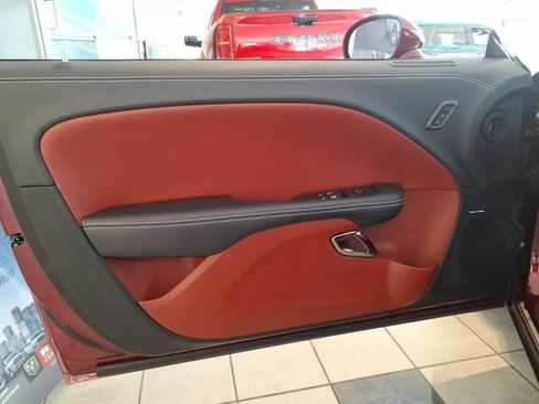 Used 2022 Dodge Challenger SRT Hellcat RWD image 9