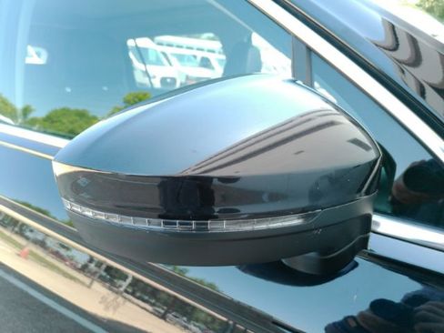 Used 2023 Volkswagen Tiguan SE w/ Panoramic Sunroof Package AWD/4WD image 21