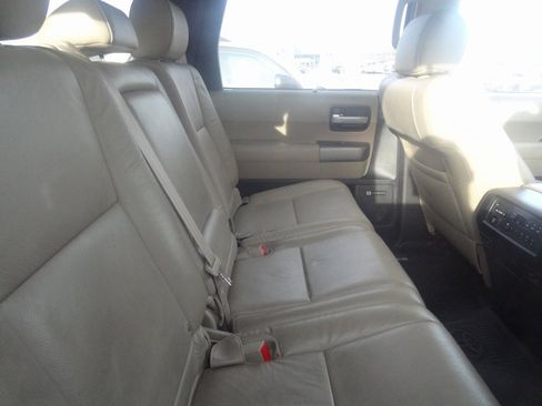 Used 2017 Toyota Sequoia Limited w/ Safety & Convenience Package image 6