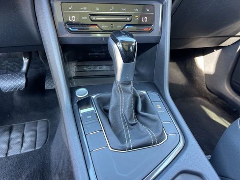 Used 2024 Volkswagen Tiguan SE image 14