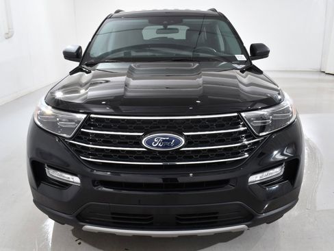 Used 2023 Ford Explorer XLT w/ Equipment Group 202A image 3