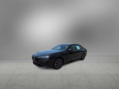 Used 2026 BMW i7 xDrive60 w/ Executive Package AWD/4WD image 4