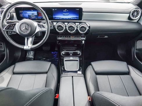 Used 2025 Mercedes-Benz CLA 250 image 11