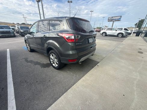 Used 2017 Ford Escape SE FWD image 4