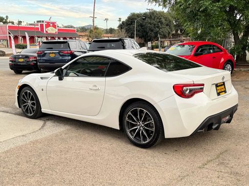 Used 2017 Toyota 86 image 30