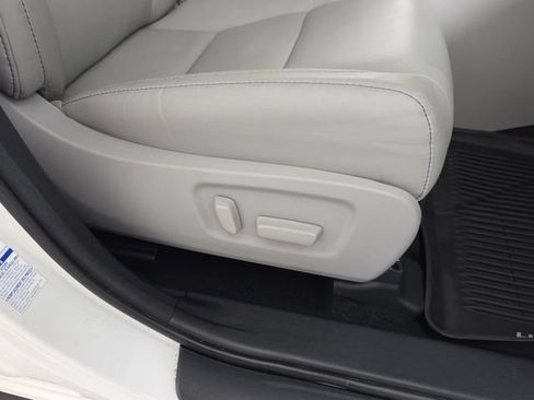 Used 2018 Toyota Highlander XLE AWD/4WD image 31