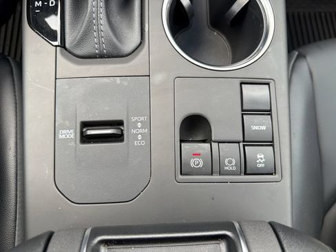 Used 2025 Toyota Highlander XLE FWD image 25