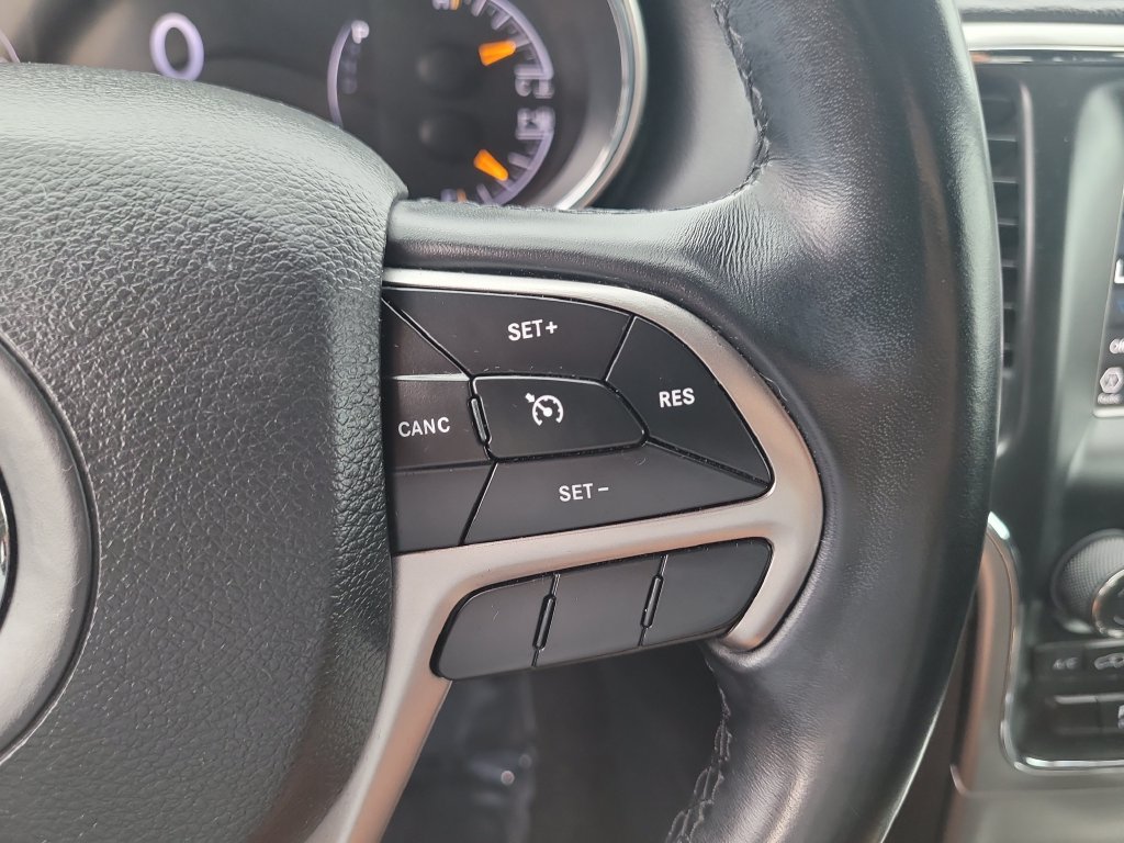 Used 2020 Jeep Grand Cherokee Laredo AWD/4WD image 31