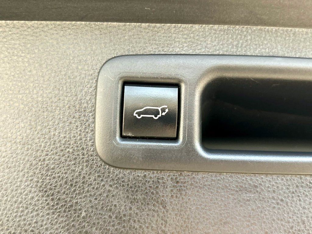 Used 2022 Toyota Highlander XLE AWD/4WD image 12