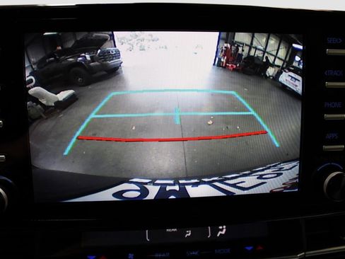 Used 2024 Toyota Sienna XLE AWD/4WD image 17