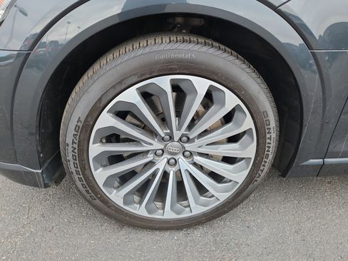 Used 2019 Audi e-tron Prestige w/ Prestige Package image 26