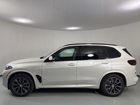 New 2026 BMW X5 xDrive50e image 4