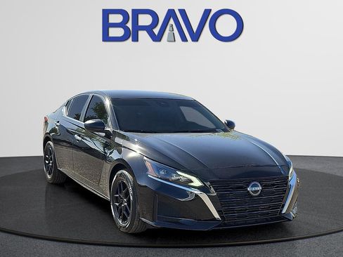 Used 2025 Nissan Altima 2.5 S image 2