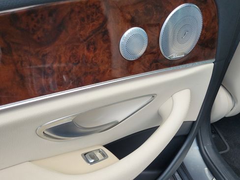 Used 2017 Mercedes-Benz E 300 4MATIC image 8