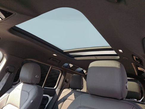 Used 2026 Land Rover Defender 110 S image 6