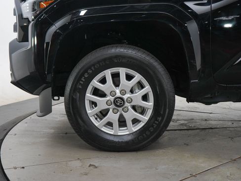 Used 2025 Toyota Tacoma SR5 AWD/4WD image 26