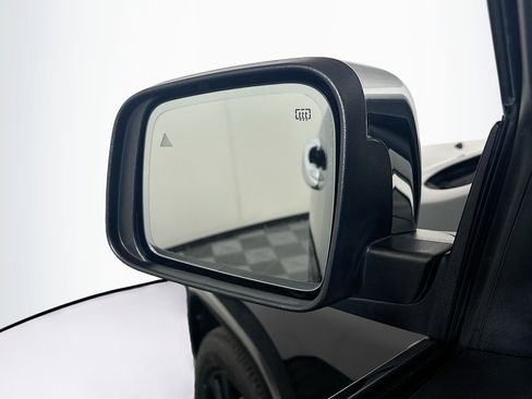 Used 2018 Jeep Grand Cherokee Overland RWD image 16