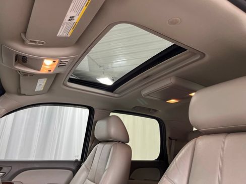 Used 2010 GMC Yukon SLT w/ SLT-2 Equipment Package AWD/4WD image 13