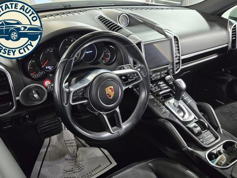 Used 2018 Porsche Cayenne Platinum Edition AWD/4WD image 10