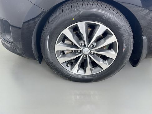 Used 2018 Kia Sedona SX image 36