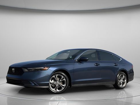 Used 2023 Honda Accord EX image 2