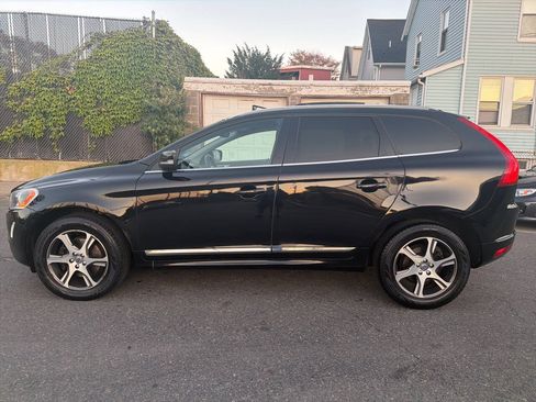 Used 2015 Volvo XC60 T6 w/ Proximity Package AWD/4WD image 3