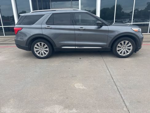 Used 2022 Ford Explorer Limited w/ Equipment Group 301A image 4