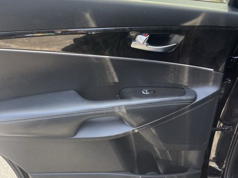 Used 2017 Kia Sorento L FWD image 14
