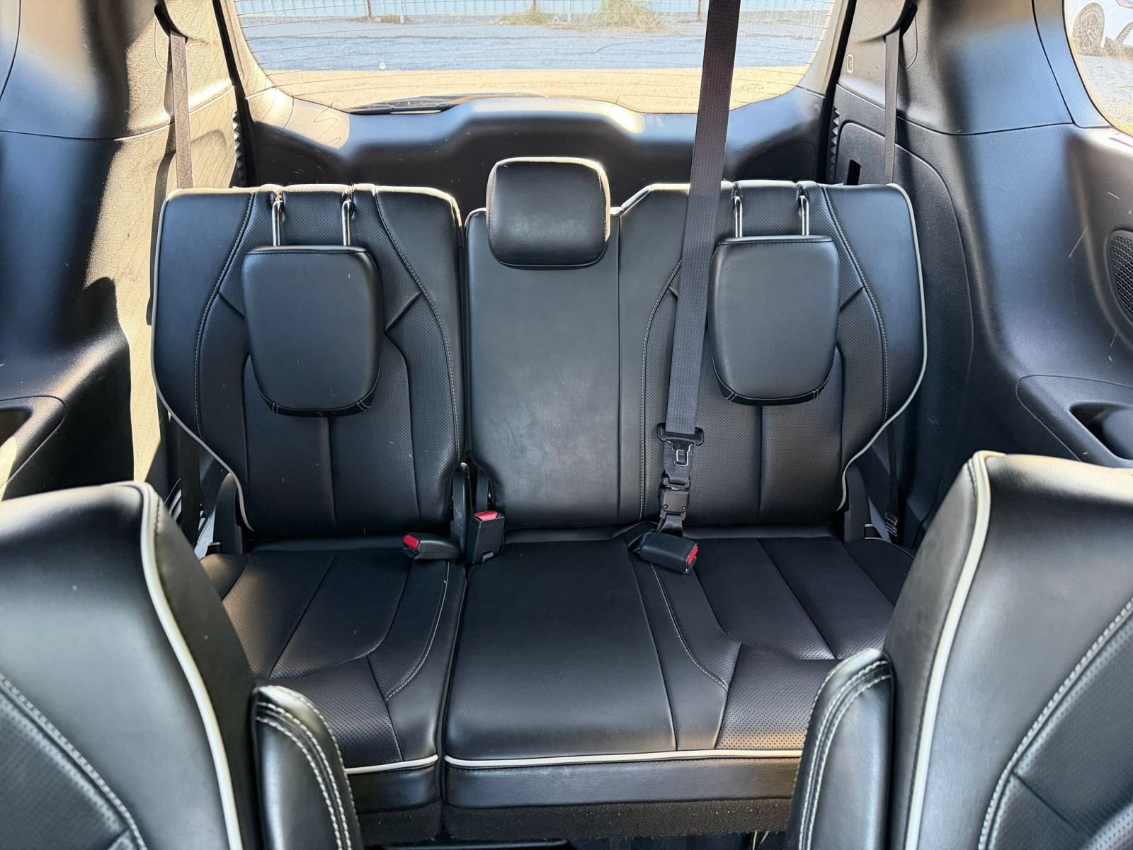 Used 2025 Chrysler Pacifica Limited FWD image 32