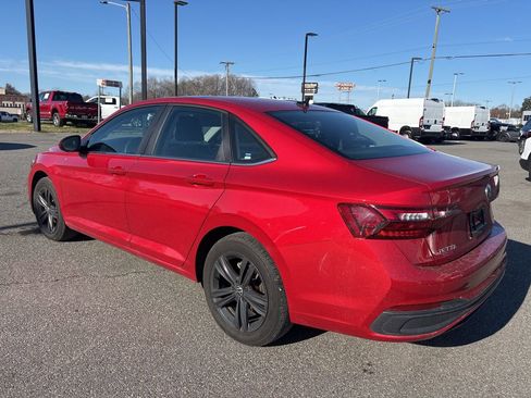 Used 2024 Volkswagen Jetta SE image 6