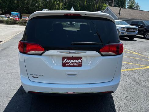 Used 2018 Chrysler Pacifica Touring-L FWD image 6