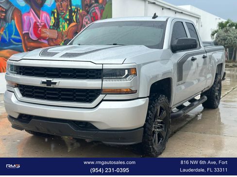 Used 2018 Chevrolet Silverado 1500 Custom w/ Custom Value Package image 1