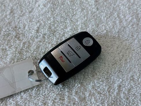 Used 2018 Kia Niro LX image 27